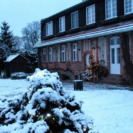 팜스테이 Gospodarstwo Agroturystyczne Stara Szkola Gorawino -alte Schule Gerfin