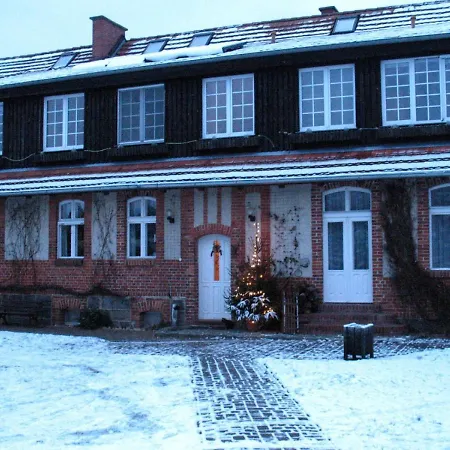 Gospodarstwo Agroturystyczne Stara Szkola Gorawino -alte Schule Gerfin 팜스테이 *
